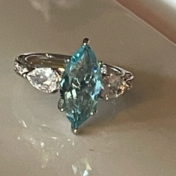 Gorgeous Blue Marquise 925 Silver Cubic Zirconia Cocktail, Statement Ring - Picture 10 of 13